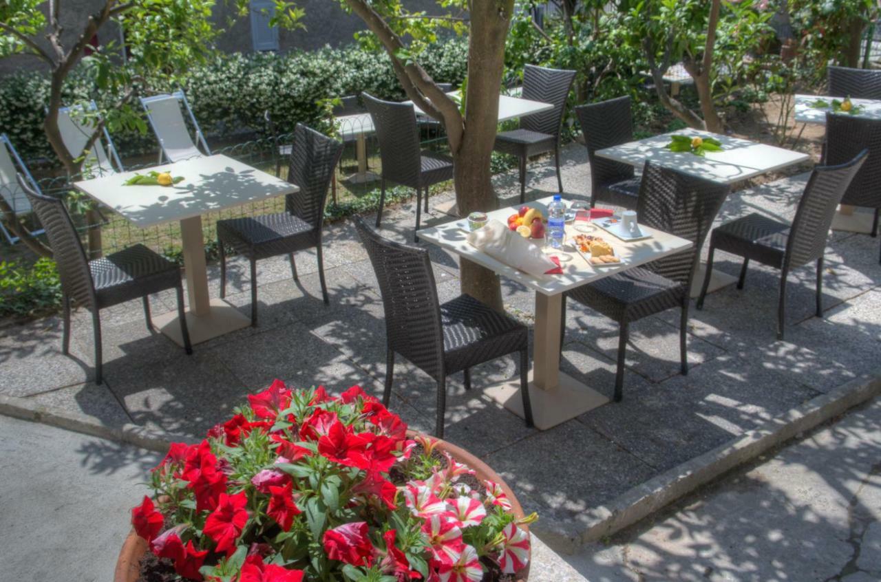 Hotel Rione San Carlo Finale Ligure Exteriér fotografie